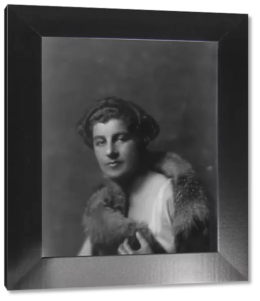Morris, Gouverneur, Mrs. portrait photograph, 1917 Sept. 8. Creator: Arnold Genthe