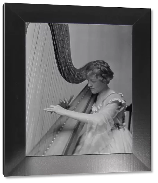 Dilling, Mildred, Miss, portrait photograph, 1916 Mar. 21. Creator: Arnold Genthe