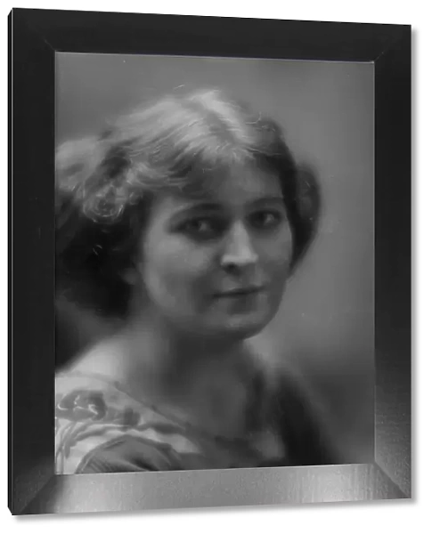 Storm, Diana, Miss, portrait photograph, 1912 or 1913. Creator: Arnold Genthe