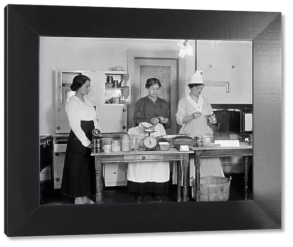 Food Administration, U.S. War Kitchen, 1917. Creator: Harris & Ewing. Food Administration, U.S. War Kitchen, 1917. Creator: Harris & Ewing
