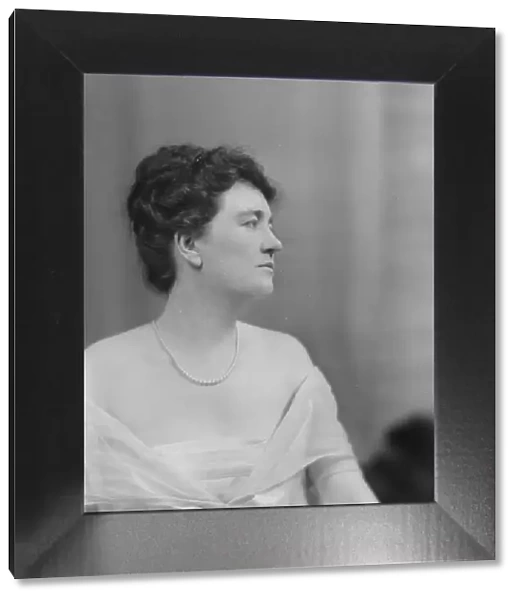 Blanks, A.H. Mrs. portrait photograph, 1916. Creator: Arnold Genthe