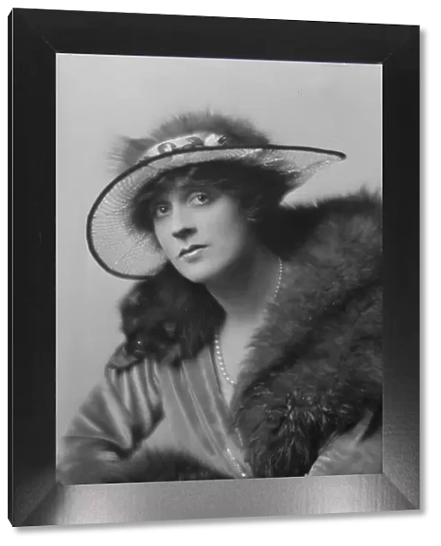 Cowl, Jane, Miss, portrait photograph, 1914 Dec. 30. Creator: Arnold Genthe