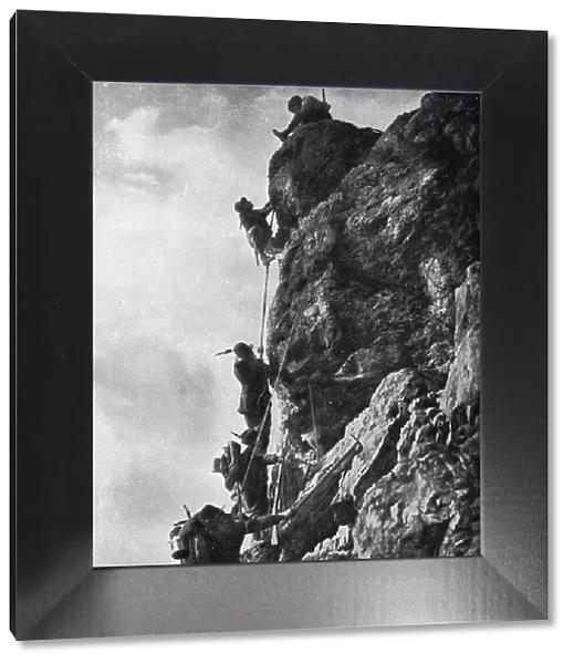 Sur le Front Italien; comment il fallut attaquer le Monte Nero, 1915. Creator: Unknown