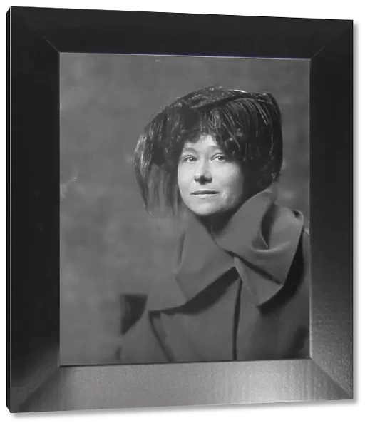 Miss Elsie Dufour, portrait photograph, between 1918 and 1920. Creator: Arnold Genthe