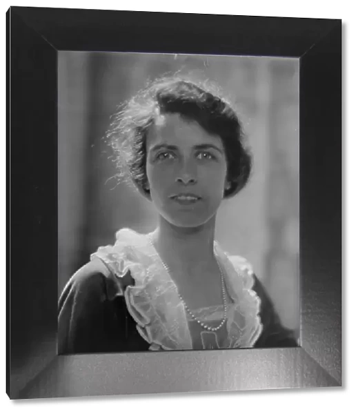 Mrs. James Dunn, portrait photograph, 1918 Aug. 3. Creator: Arnold Genthe