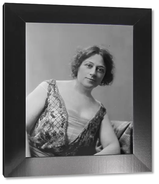 Mrs. La Barre, portrait photograph, 1918 May 17. Creator: Arnold Genthe