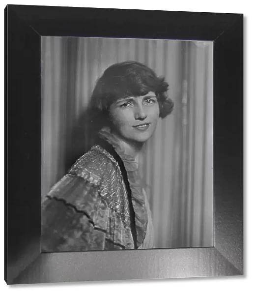 Mrs. H.R. Lee, portrait photograph, 1918 Oct. 30. Creator: Arnold Genthe
