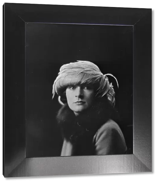 Mrs. J.E. Linde, portrait photograph, 1919 May 23. Creator: Arnold Genthe