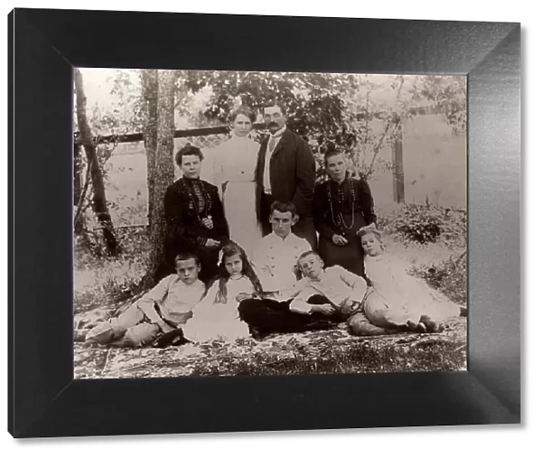Briner Yuliy Ivanovich with his wife Natalya Iosifovna, sons Leonid, Boris, Felix, daughter... 1900 Creator: Unknown