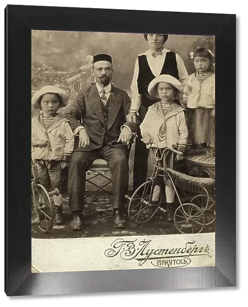 Tatar family of an employee of the office of Irkutsk merchants Shafigulins G.M. Muratov... 1915. Creator: N. Z. Lustenberg