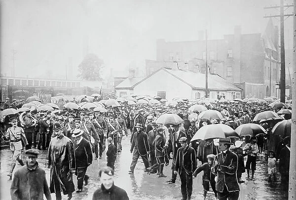 17th Reg't [i.e., Regiment] leaving Toronto, between c1914 and c1915. Creator: Bain News Service