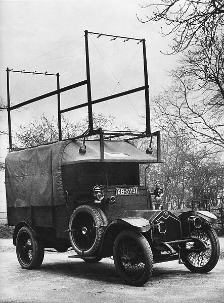1918 Crossley 25-30hp Met Police van, used by Flying Squad. Creator: Unknown