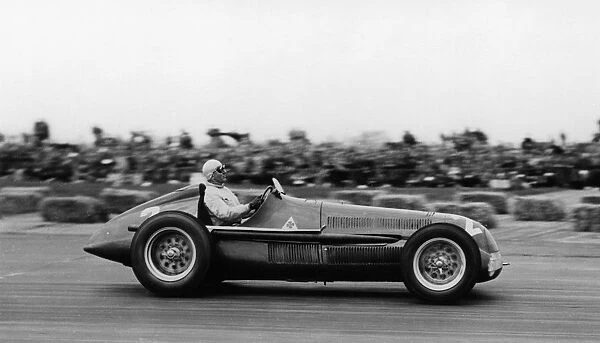 Alfa Romeo, Giuseppe Farina winner British Grand Prix at Silverstone 1950. Creator: Unknown
