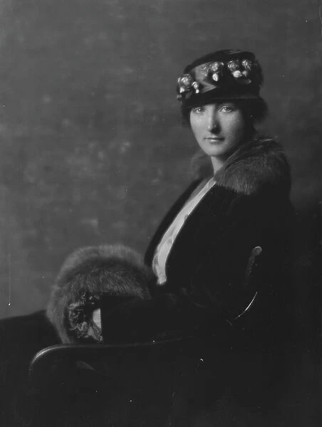 Backman, E. Miss, portrait photograph, 1916. Creator: Arnold Genthe