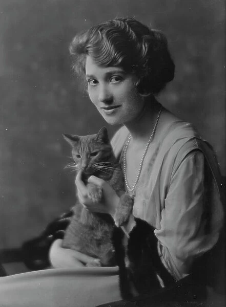 Bainter, Fay, Miss, with Buzzer the cat, portrait photograph, 1916. Creator: Arnold Genthe