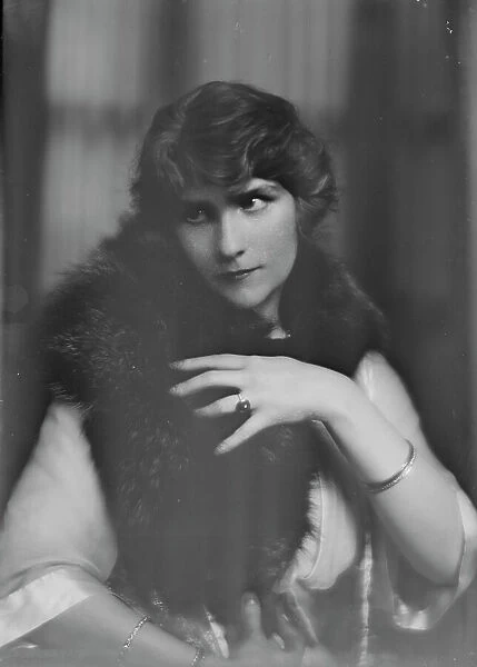 Barklay, D. Mrs. portrait photograph, 1915 July 14. Creator: Arnold Genthe