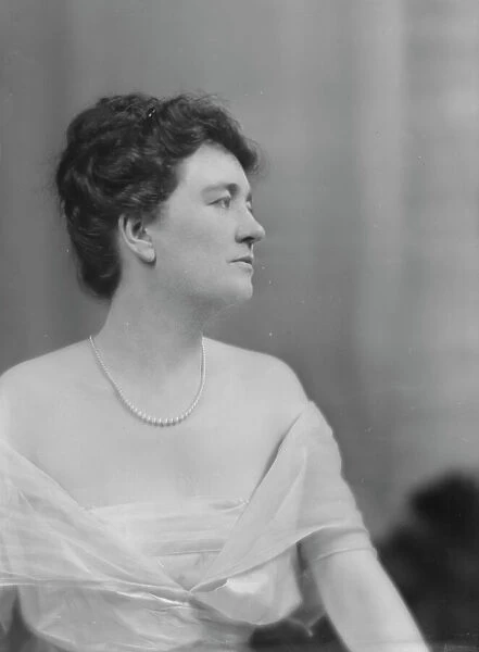 Blanks, A.H. Mrs. portrait photograph, 1916. Creator: Arnold Genthe