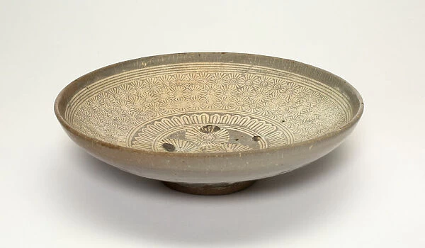 Bowl with Chrysanthemum Flower Heads, Korea, Joeson dynasty (1392-1910), 15th century