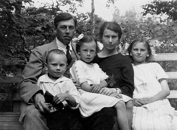 Briner Julius with his aunt Vera Dmitrievna Briner, uncle Felix Yulievich Briner, with his..., 1924. Creator: Unknown
