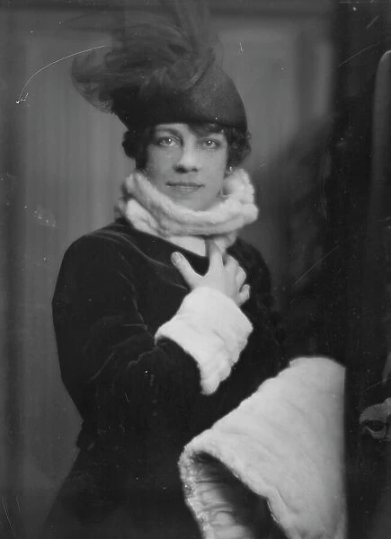 Claussen, Julia, Miss, portrait photograph, 1916 Mar. 2. Creator: Arnold Genthe