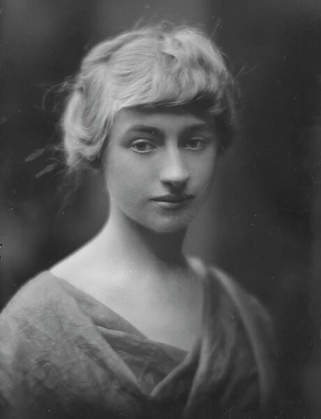 Cordts, Florence, Miss, portrait photograph, 1916. Creator: Arnold Genthe