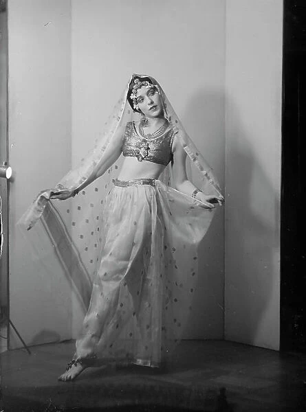 Denishawn dancer, 1927 or 1928. Creator: Arnold Genthe