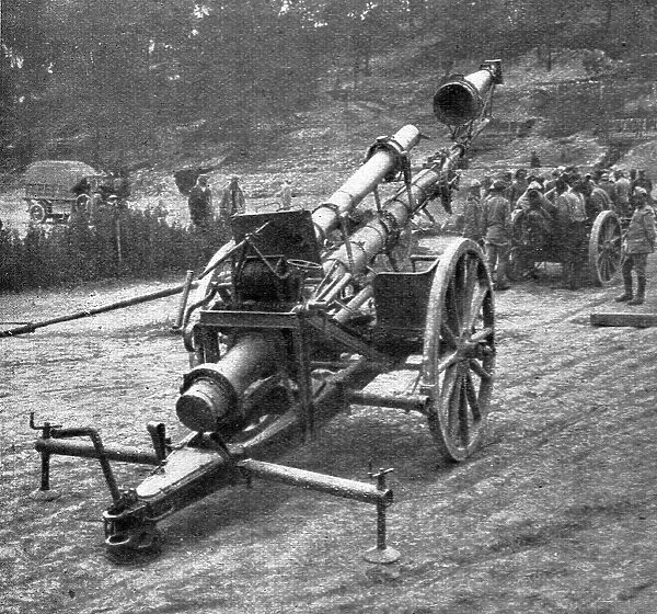 Dix jours de bataille sur la Somme; Un periscope geant sur roues pris aux Allemands dans... 1916. Creator: Unknown