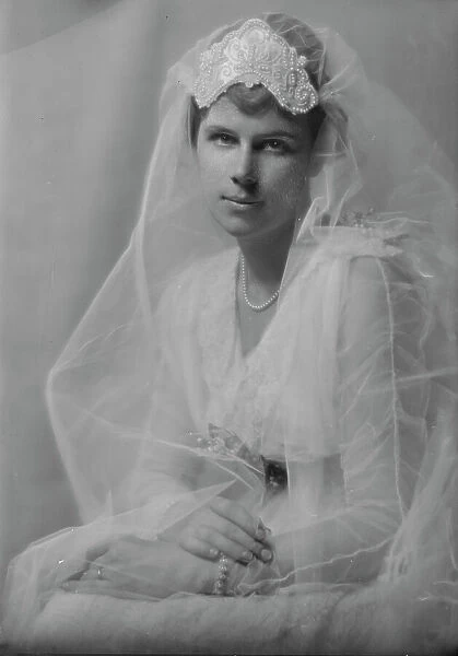 Doster, Alexis, Mrs. portrait photograph, 1917 Oct. 13. Creator: Arnold Genthe