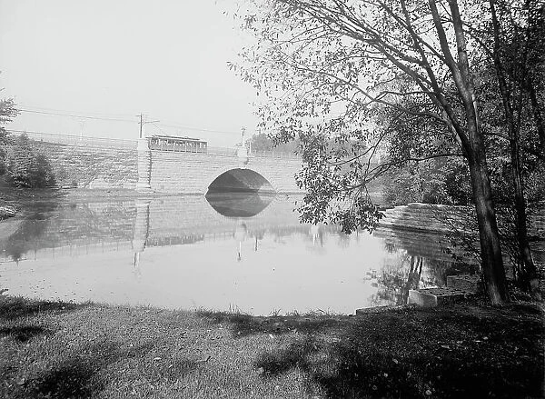 Elmwood Avenue bridge, Buffalo, N.Y. between 1900 and 1915. Creator: Unknown