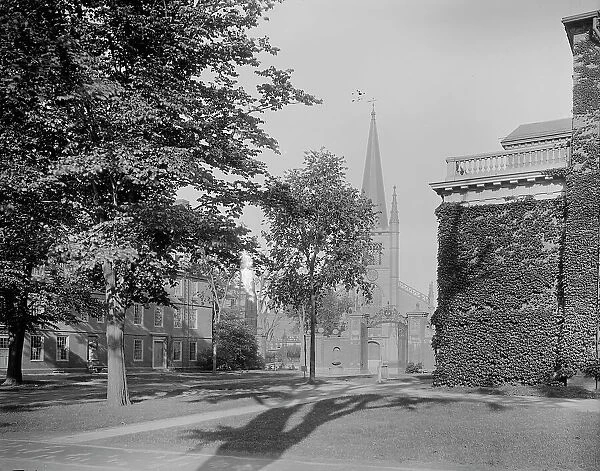 First Parish Church, thru Johnston gate, Cambridge, Mass. between 1900 and 1920. Creator: Unknown