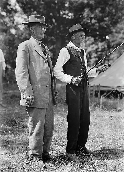 Gettysburg Reunion: G.A.R. & U.C.V. 1913. Creator: Harris & Ewing. Gettysburg Reunion: G.A.R. & U.C.V. 1913. Creator: Harris & Ewing