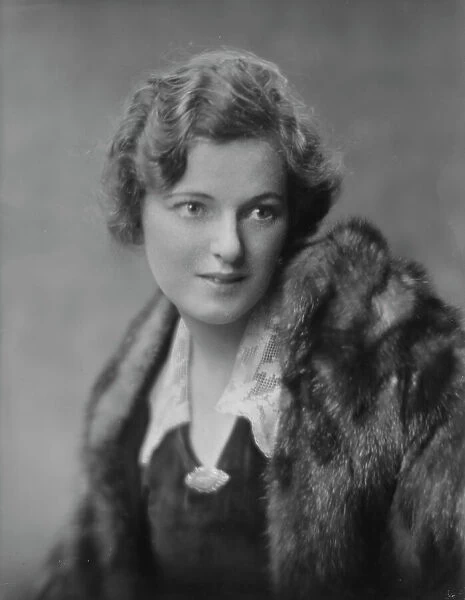 Hayes, Irene, portrait photograph, 1917 Sept. 27. Creator: Arnold Genthe