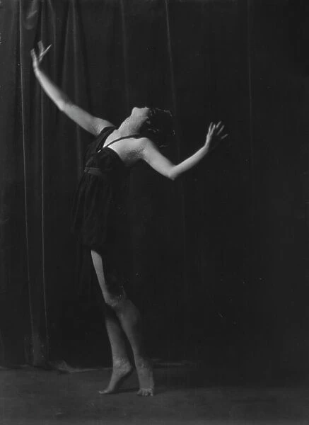 Isadora Duncan dancer, between 1915 and 1923. Creator: Arnold Genthe