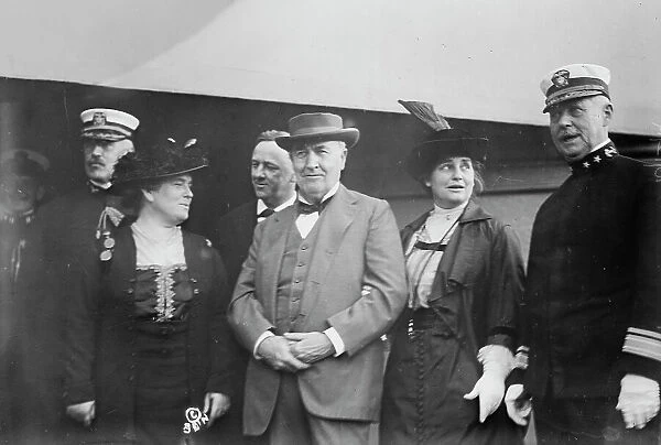 Josephus Daniels & wife, Thos. Edison & wife, 1914. Creator: Bain News Service. Josephus Daniels & wife, Thos. Edison & wife, 1914. Creator: Bain News Service