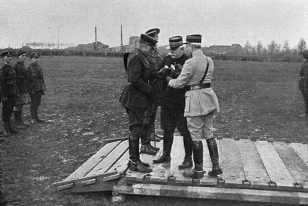 Le general Joffre sur les fronts Anglais et Francais; le successeur marechal French... 1916. Creator: Unknown