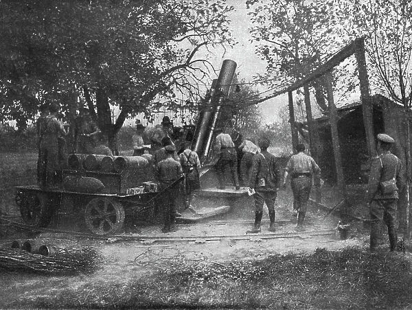 Le haut commandement de L'Armee Anglaise; Piece d'artillerie lourde en action sur... 1916. Creator: Unknown