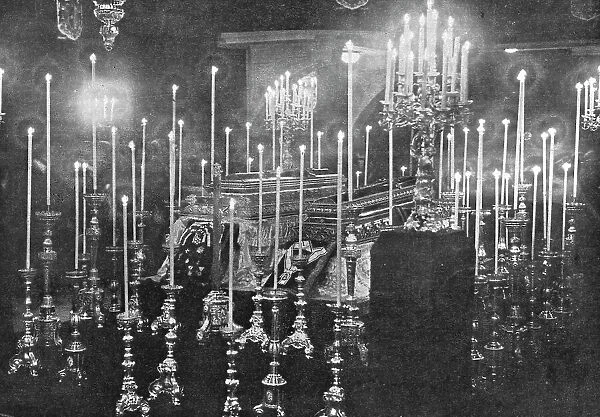 Les Funerailles a La Hofburg; Au palais de la Hofburg, les cercueils, 1914. Creator: Unknown