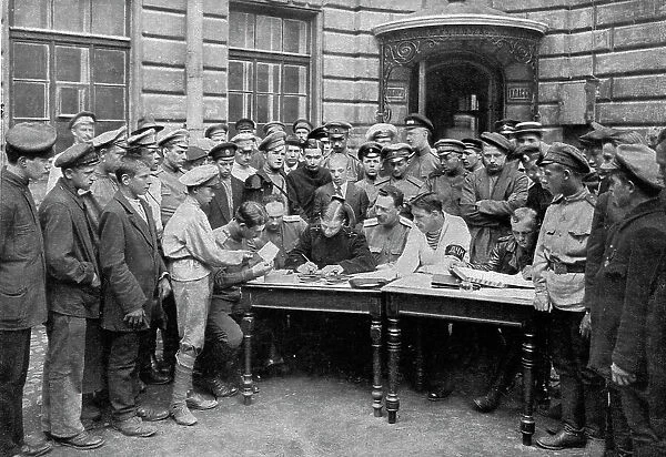 Les Soubresauts de la Russie; Un bureau de recrutement pour engages volontaires... 1917. Creator: Unknown