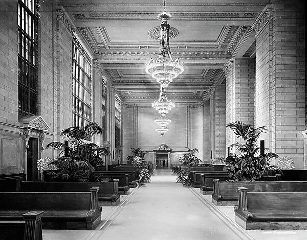 Main waiting room, Grand Central Terminal, N.Y. Central Lines, New York, c.between 1910 and 1920. Creator: Unknown