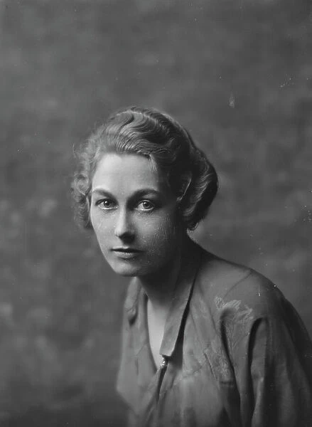 McBain, Alison, Miss, portrait photograph, 1917 Apr. 10. Creator: Arnold Genthe