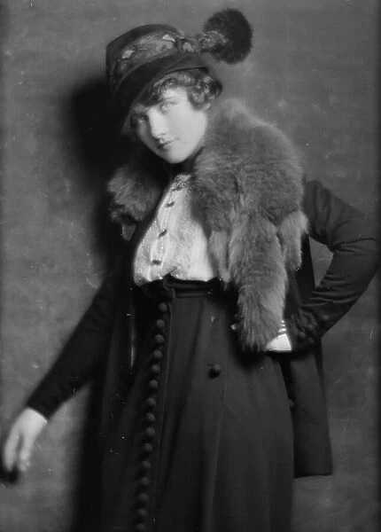 McMahon, Helen, Miss, or Dorothy McMahon, portrait photograph, between 1913 and 1915. Creator: Arnold Genthe