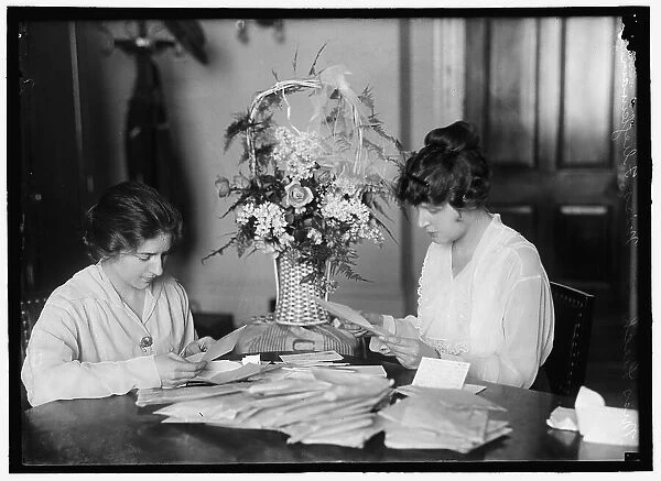 Miss Leech with Miss Fleigleman, between 1914 and 1917. Creator: Harris & Ewing. Miss Leech with Miss Fleigleman, between 1914 and 1917. Creator: Harris & Ewing