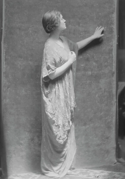 Mower, Margaret, Miss, portrait photograph, 1916 June 24. Creator: Arnold Genthe