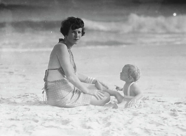 Mrs. George Eustis and child, at the beach, between 1911 and 1942. Creator: Arnold Genthe