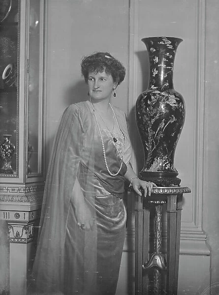 Mrs. John D. Rockefeller, portrait photograph, 1919 Mar. 18. Creator: Arnold Genthe