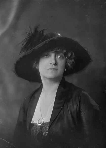 Mrs. Kingsbury Foster, portrait photograph, 1919 Mar. 24. Creator: Arnold Genthe