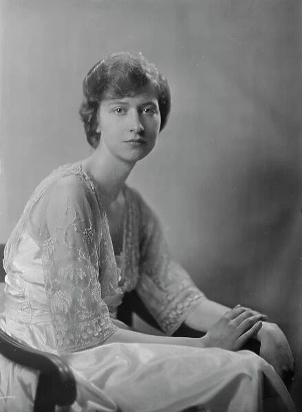Mrs. L.R. Burch, portrait photograph, 1919 Feb. Creator: Arnold Genthe
