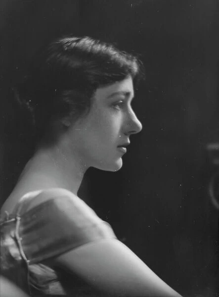 Neumeyer, M.L. Mrs. portrait photograph, 1917 May 22. Creator: Arnold Genthe