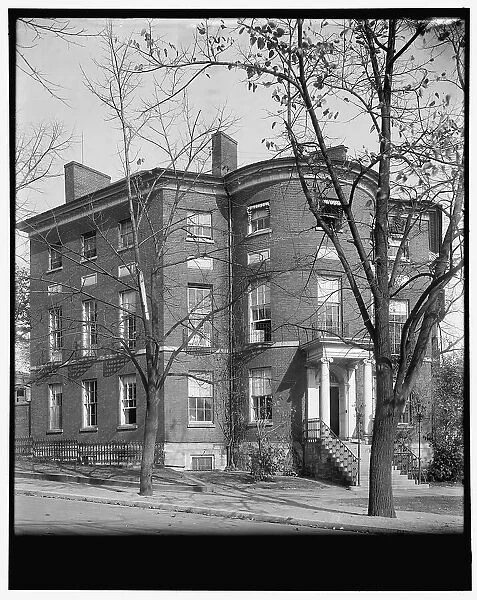 Octagon House, between 1910 and 1920. Creator: Harris & Ewing. Octagon House, between 1910 and 1920. Creator: Harris & Ewing