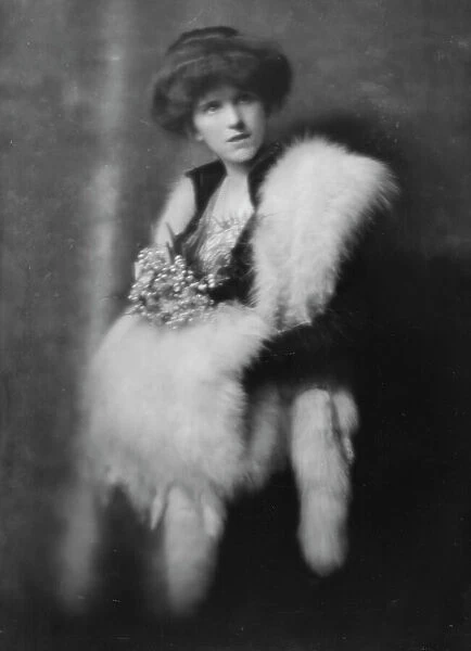 Parke, Jean, Miss, portrait photograph, 1914 Apr. 20. Creator: Arnold Genthe